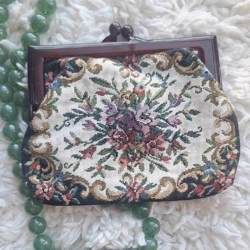 Vintage Tapestry Clutch Coin Purse with Lucite Closure 60s Floral Victorian - Picture 2 of 7